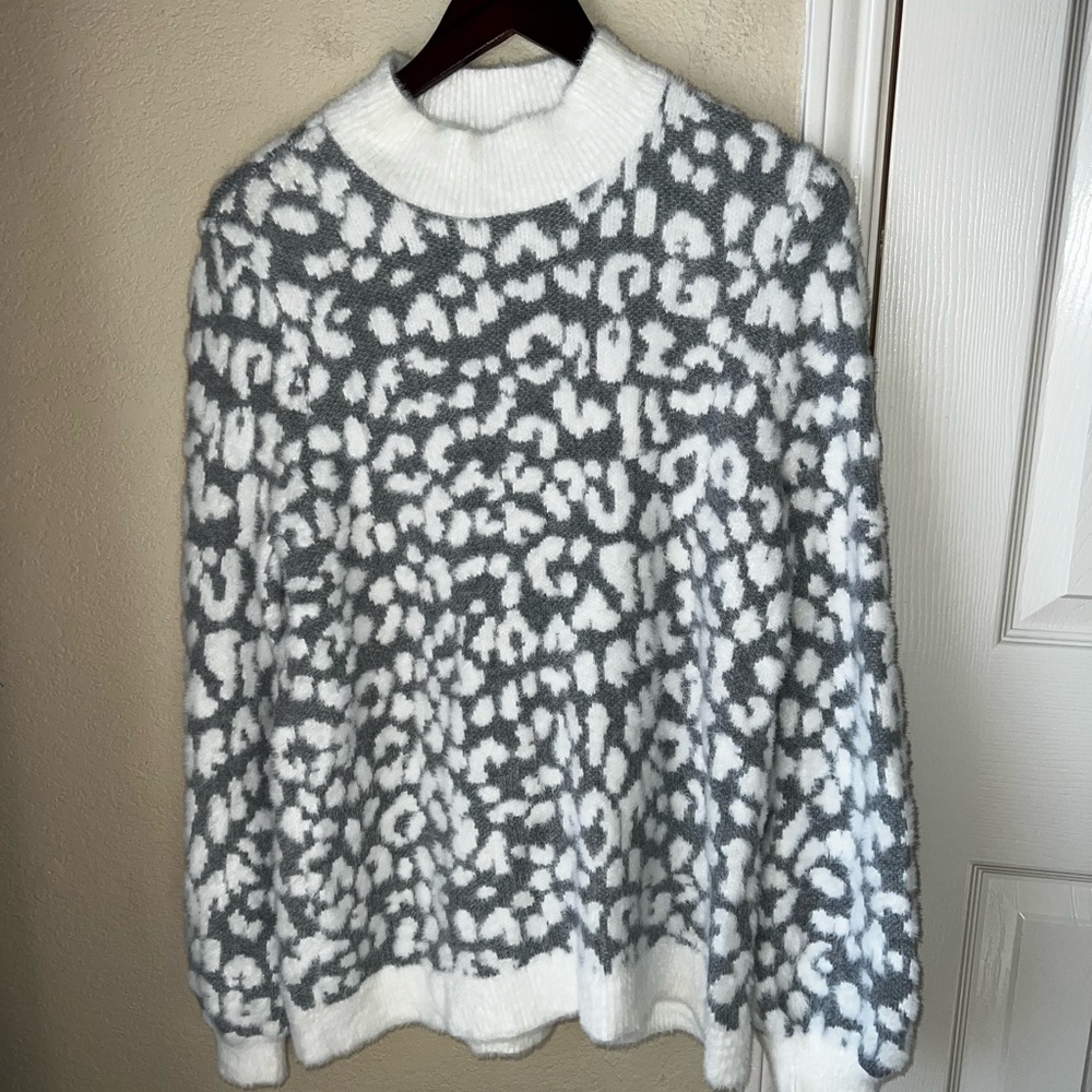 Cozy Gray and White Patterned Sweater